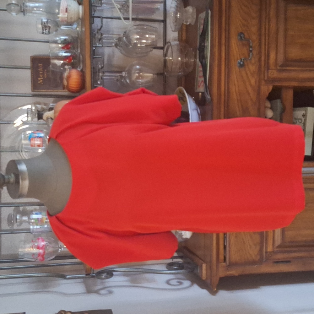 Gibson&Latimer s/s blouse in cherry tomato red. 100% polyester size L